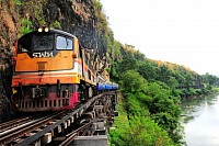 ทางรถไฟสายมรณะเป็นสถานที่แรกที่คนทั่วโลกรู้จัก สถานที่ที่มีชื่อเสียงด้วยเรื่องราวอันโหดร้ายของสงคราม และการทรมานเชลยศึกครั้งประวัติศาสตร์ ทำให้ดึงดูดผู้คนทั่วโลกมาสัมผัส ทางรถไฟสายมรณะ เป็นเส้นทางรถไฟข้ามแม่น้ำแคว ตัวสะพานและทางรถไฟทำด้วยเหล็กกล้า เป็นเส้นทางที่ต่อเชื่อมตั้งแต่จังหวัดราชบุรีผ่านกาญจนบุรีเข้าไปในเขตประเทศพม่า ที่เมืองตันบีอุซายัต  แต่จุดที่มีชื่อเสียงมากที่สุดคือสะพานข้ามแม่น้ำแคว ตั้งอยู่ที่อำเภอเมืองกาญจนบุรี กิจกรรมที่น่าสนใจคือนั่งรถรางชมมสะพาน ซึมซับบรรยากาศแห่งสถานที่ประวัติศาสตร์และถ่ายรูปเก็บความทรงจำ หากมาเยือนในช่วงเดือนพฤศจิกายน นักท่องเที่ยวจะได้ร่วมงานสัปดาห์สะพานข้ามมแม่น้ำแคว มีการแสดงงนิทรรศการ แสงสี เสียงอันยิ่งใหญ่ ณ สถานที่จริงบริเวณสะพานข้ามแม่น้ำแคว